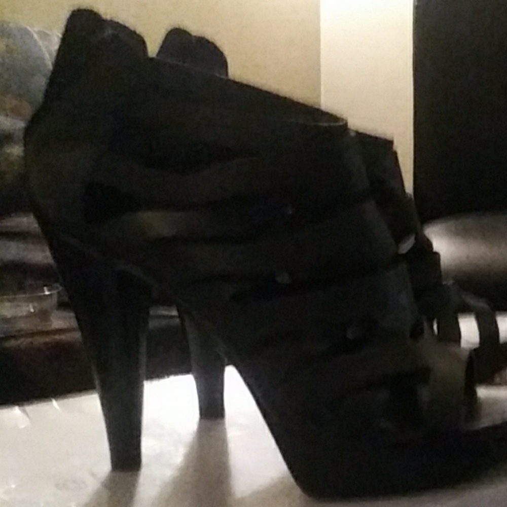 Heels - Picture 2 of 2
